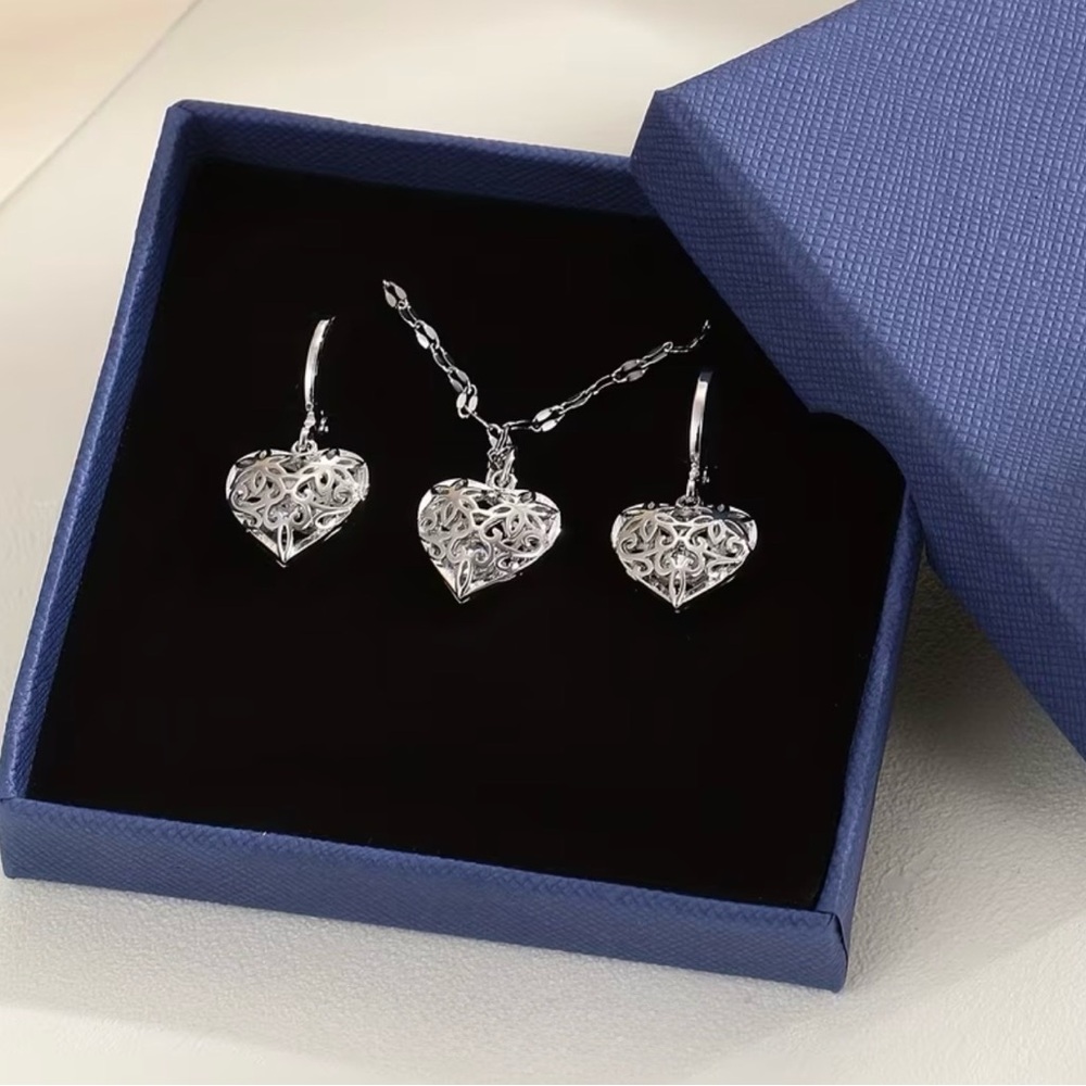 Elegant Silver Heart Jewelry Set